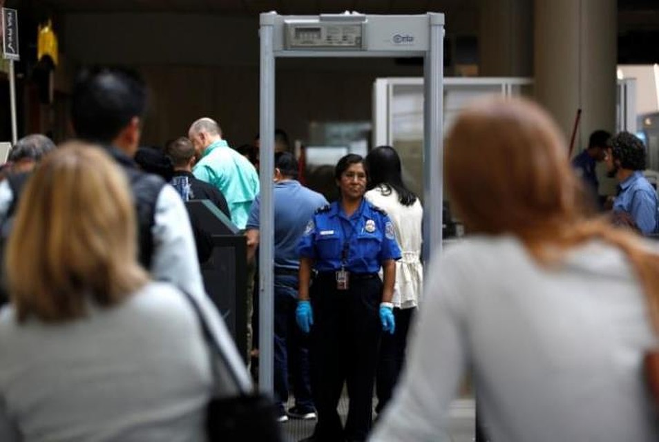 Власти США запретят проносить в самолеты планшеты и ноут-буки