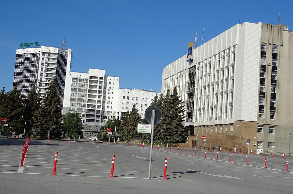 Платные парковки у мэрии Тюмени станут дороже на 5 рублей Платные парковки у мэрии Тюмени станут дороже на 5 рублей