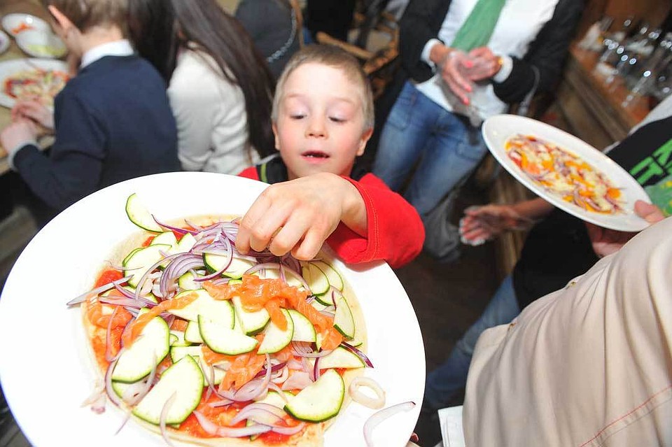 На всем протяжении Петровского поста нельзя есть мясо, яйца и молочные продукты, но позволяются рыба и морепродукты