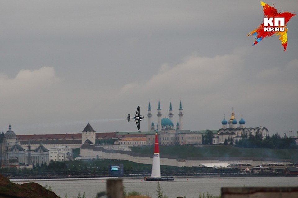 В выходные над акваторией реки Казанки соревновались 20 иностранных пилотов