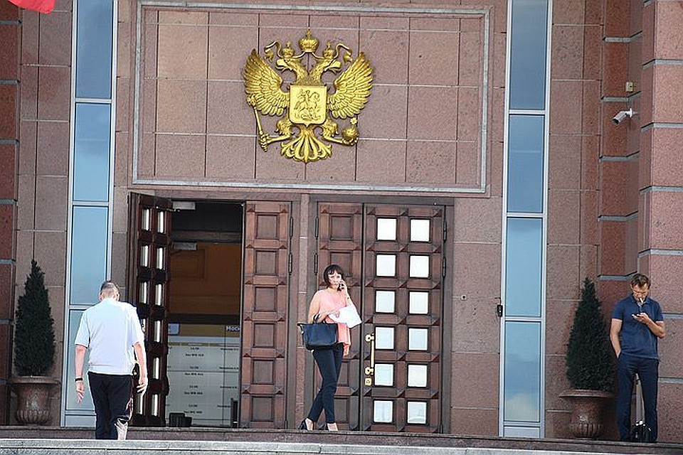 Главный вход в здание Мособлсуда.