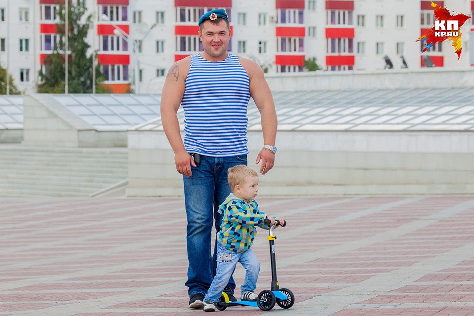 Десантники уже растят новое поколение представителей элитных войск Фото: Кирилл ПЕНКИН