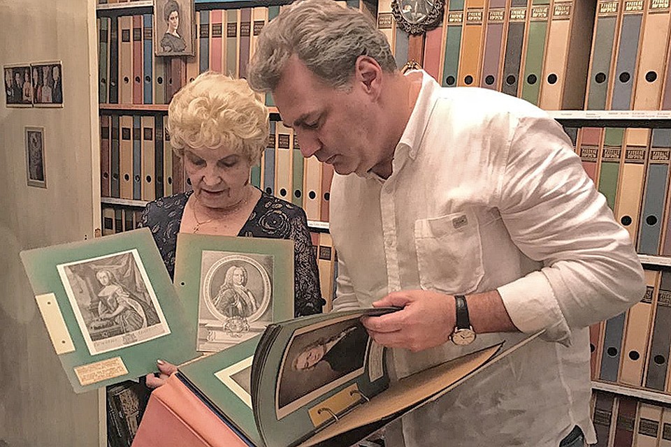 Владимир Торин и вдова писателя Антонина Ильинична.