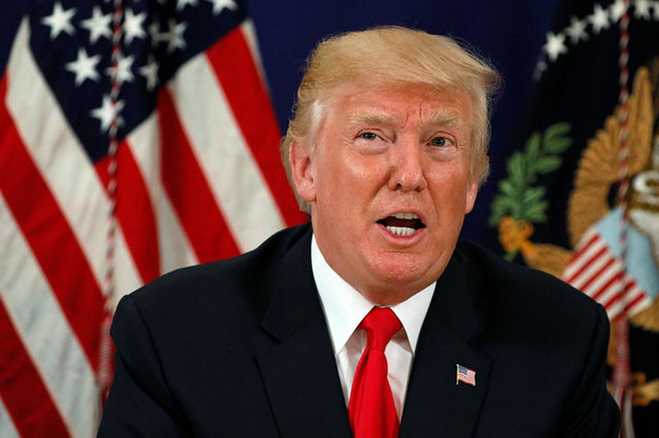 Президент США Дональд Трамп отвечает на вопросы журналистов в Бедминстере, штат Нью-Джерси