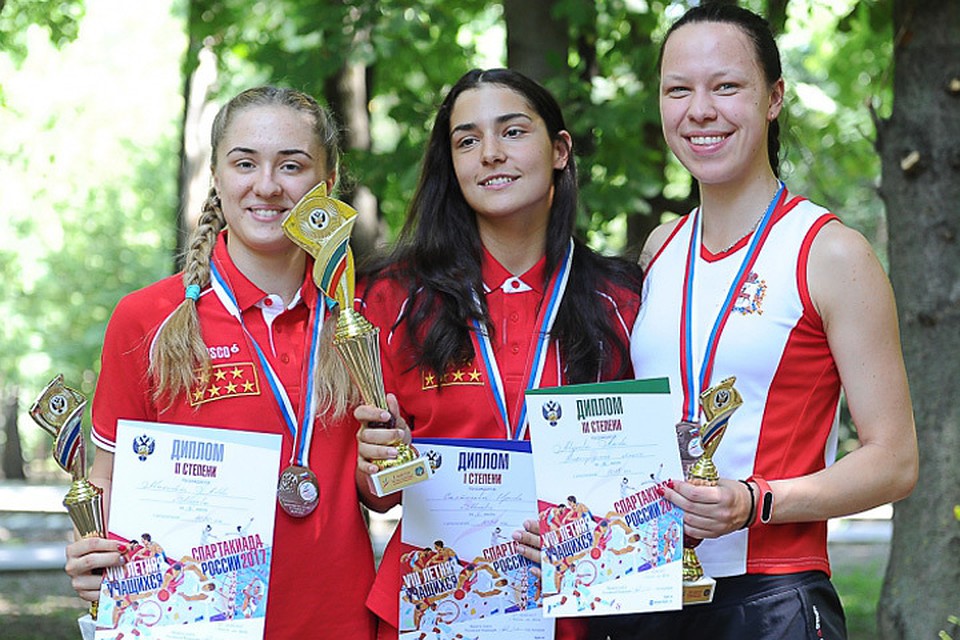 Пьедестал соревнований девушек. Фото: junior-sport.su