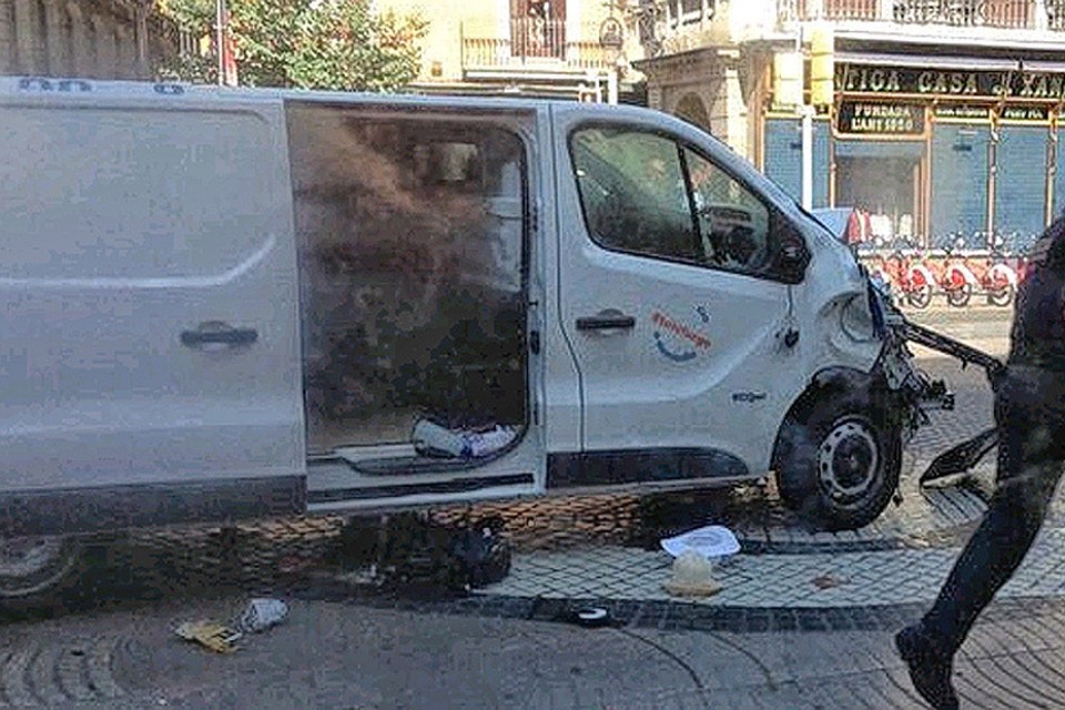 Фургон, наехавший на толпу в Барселоне