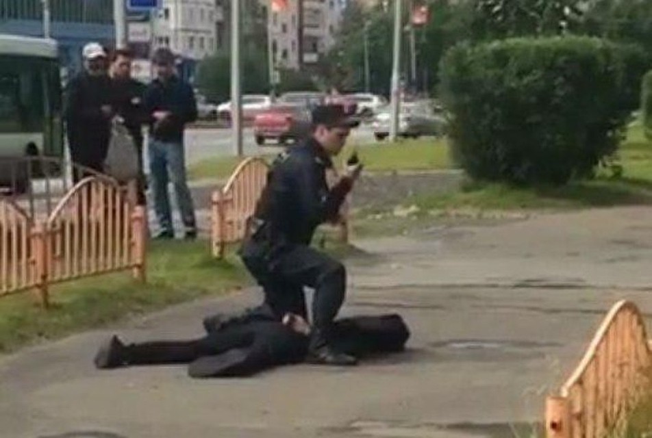 Нападавшего ликвидировали полицейские. Фото: скрин с видео