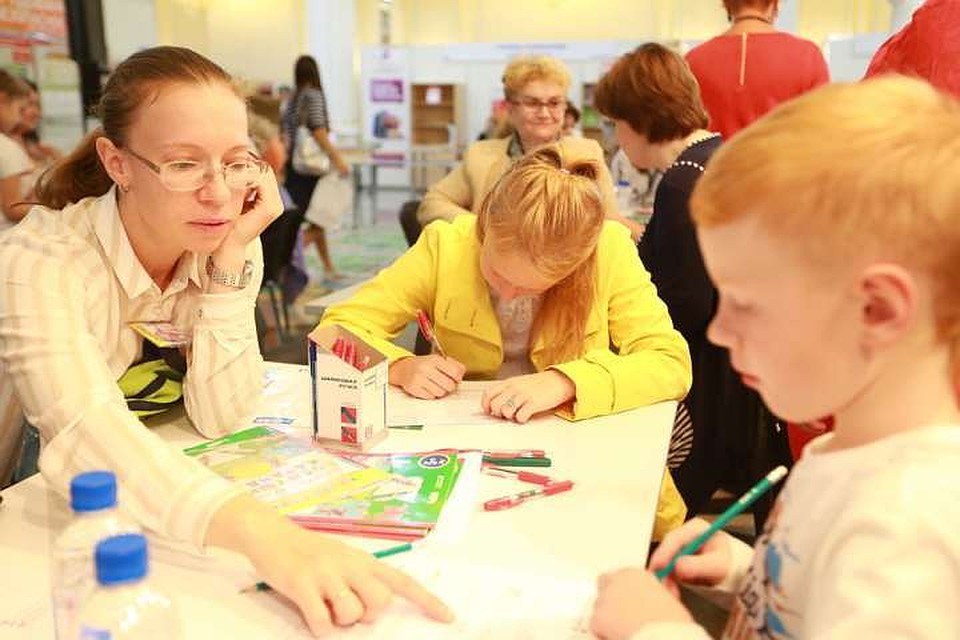 Школьники выполнили практическую работу с использованием пособий по подготовке к Всероссийским проверочным работам. И получили подарки от издательства «БИНОМ. Лаборатория знаний».
