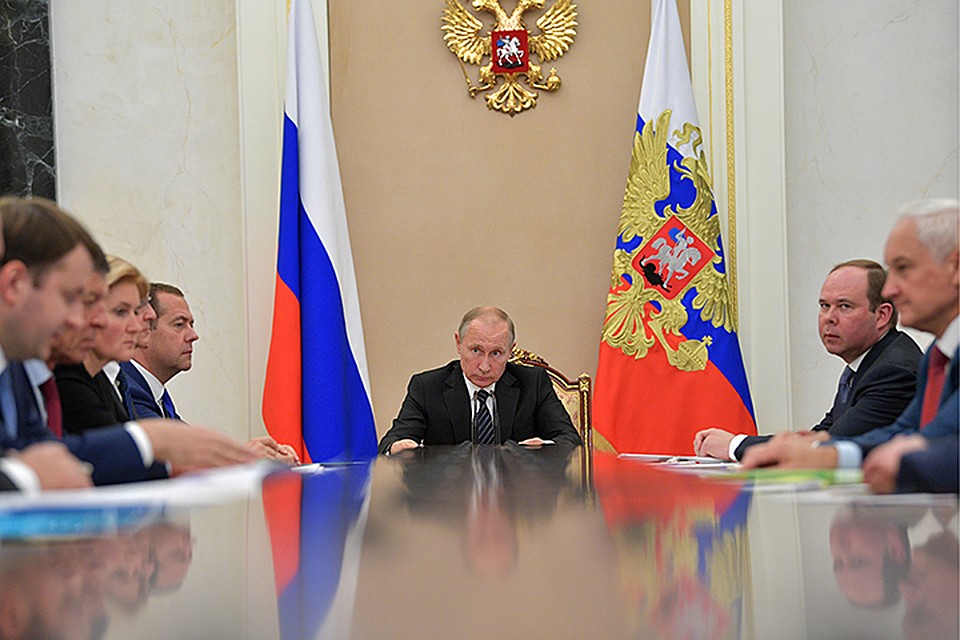 Владимир Путин поставил принциальную задачу убрать разрыв между прожиточным минимумом и минимальным размером оплаты труда. Фото: Алексей Дружинин//ТАСС
