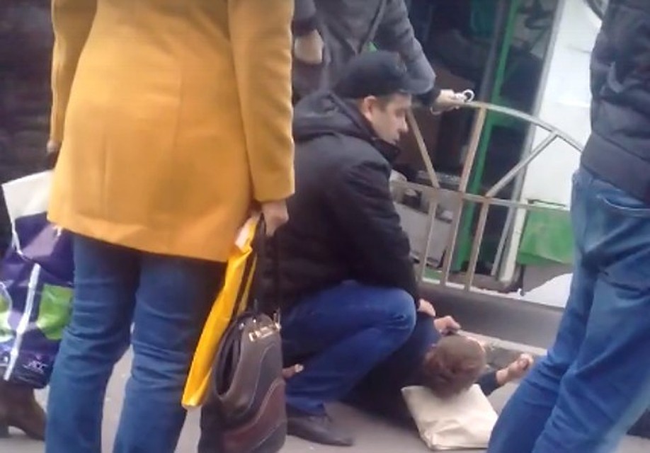 В Омске пассажиры автобуса задержали неадекватного водителя