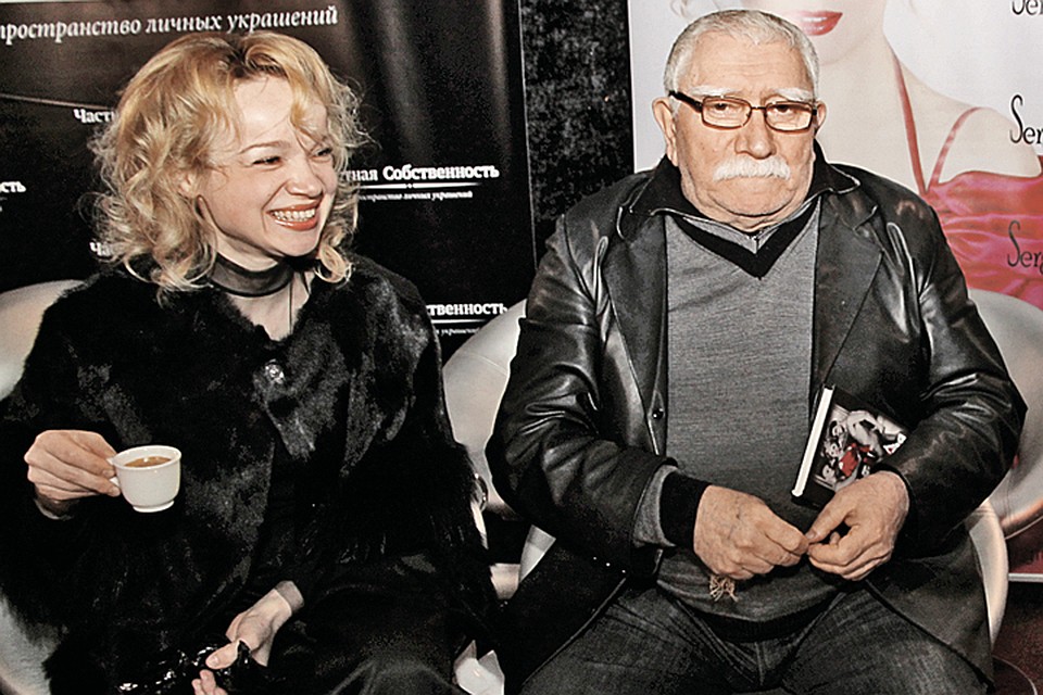 38-летняя Виталина Цимбалюк-Романовская и 82-летний Армен Джигарханян прожили в браке полтора года.