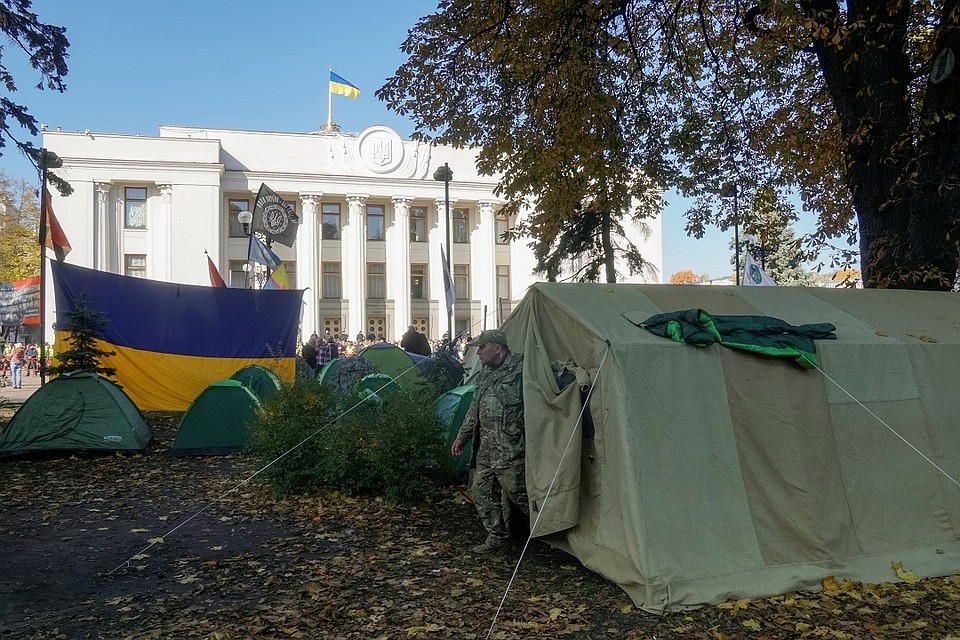 Палаточный лагерь у здания Верховной рады в Киеве