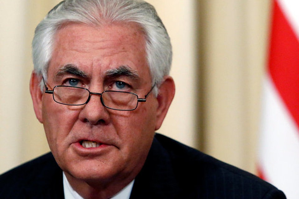 Госсекретарь США Рекс Тиллерсон в четверг утвердил список российских граждан и организаций, которые попадут под новые американские санкции