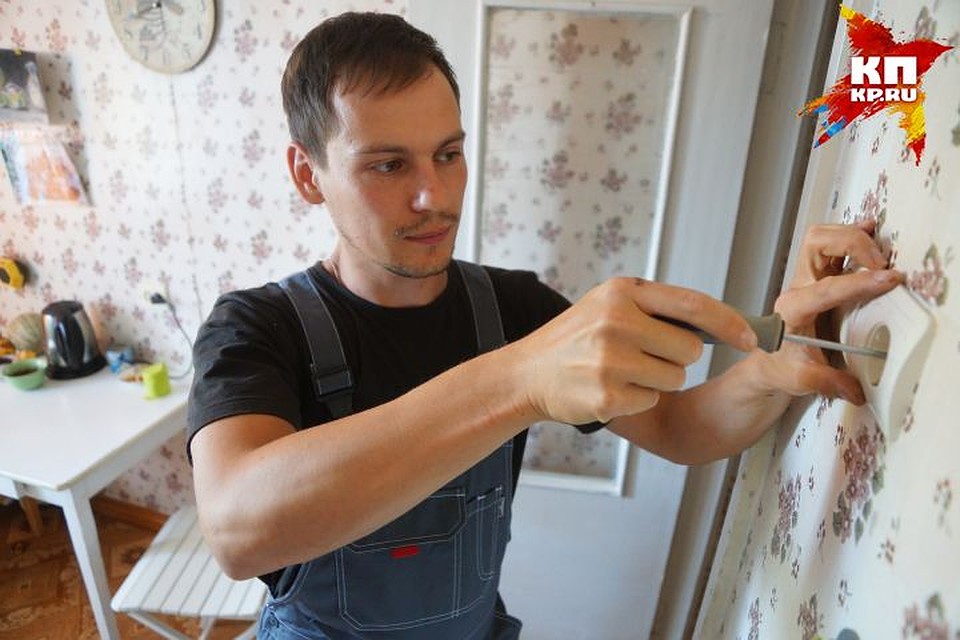 Чтобы работать с электричеством, обязательно нужна группа допуска по электробезопасности.