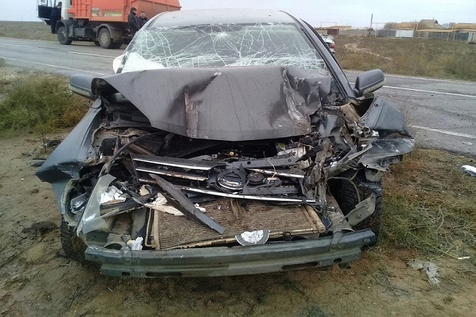 В Астраханской области в ДТП с мусоровозом пострадали 2 человека В Астраханской области в ДТП с мусоровозом пострадали 2 человека