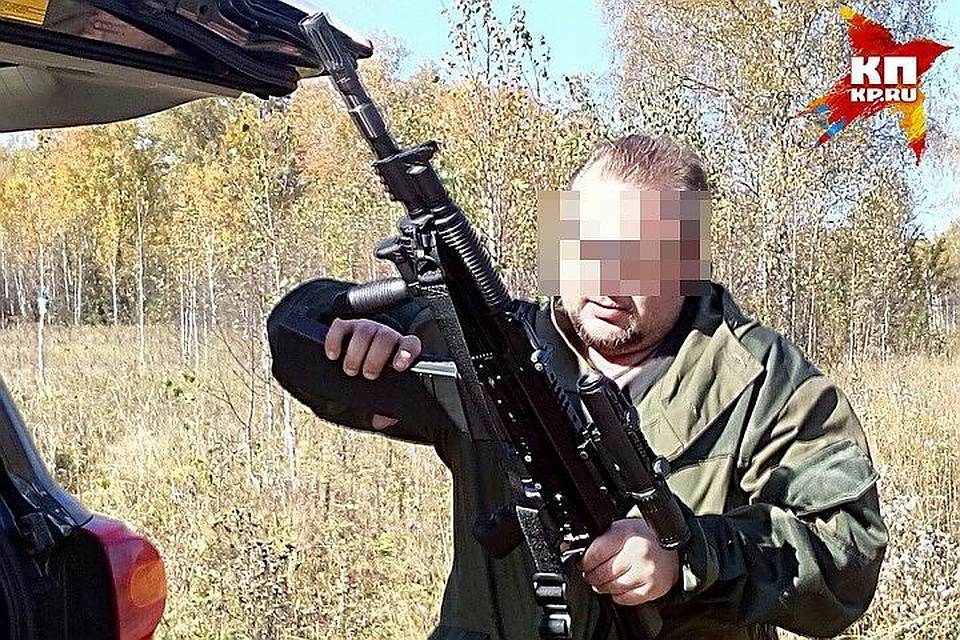 В СК официально говорят об одном обвиняемом, которого взяли сотрудники ФСБ. Ему 39 лет, судя по соцсетям - стрелок и любитель оружия.