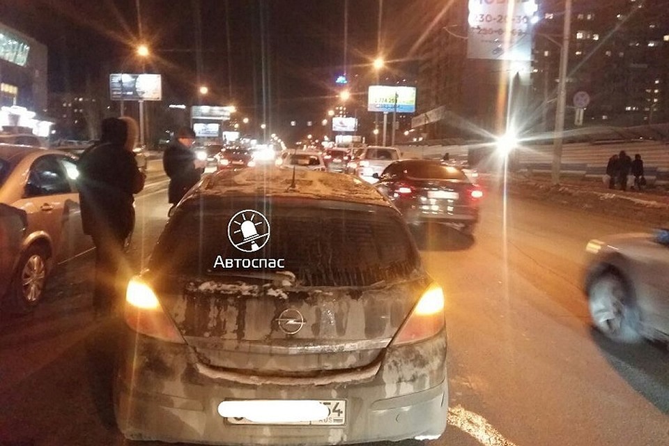 Все автомобили двигались в плотном потоке друг за другом. Фото: «Мобильное приложение «Автоспас» Новосибирск»