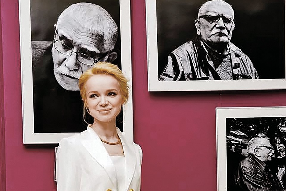 Несмотря на 44-летнюю разницу в возрасте, долгое время брак Джигарханяна с Виталиной казался вполне благополучным.