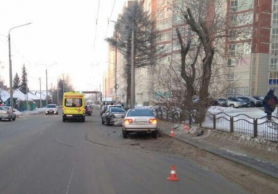 В Томске на улице 1-ая рабочая произошло ДТП. Фото: пресс-служба УМВД по Томской области