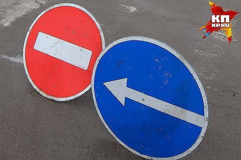 На проспекте Стачек ограничили движение от набережной Обводного канала.
