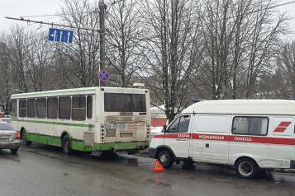 80-летняя брянчанка сломала бедро в автобусе № 2 на проспекте Московском 80-летняя брянчанка сломала бедро в автобусе № 2 на проспекте Московском