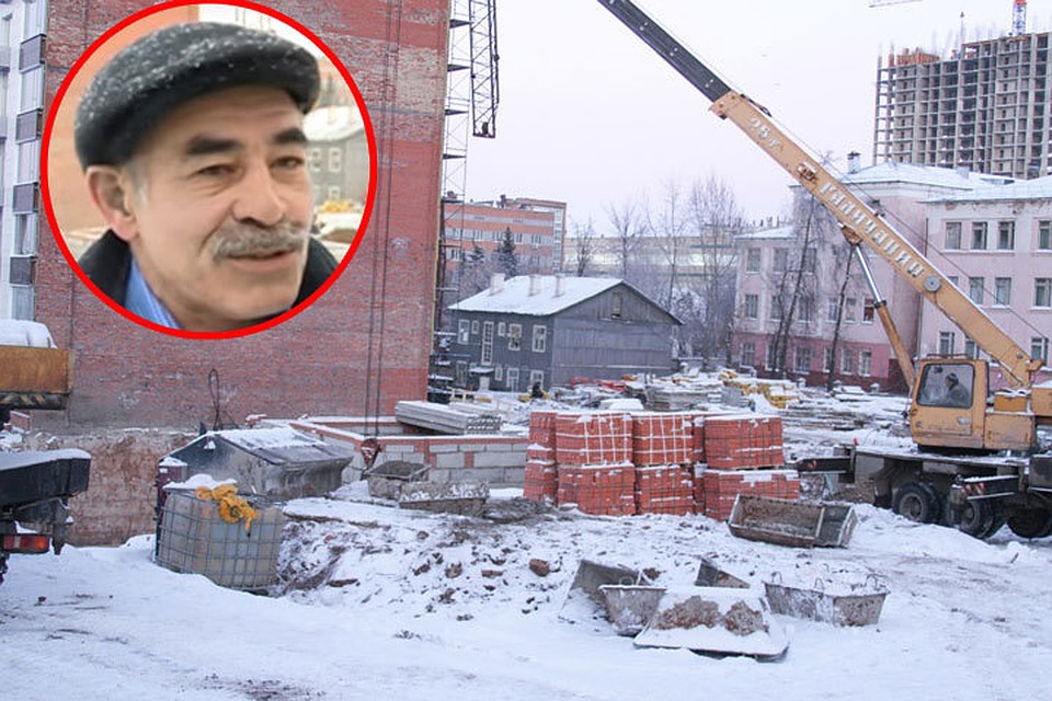 За забором, на месте, где стоял дом Фардата, вовсю идет стройка