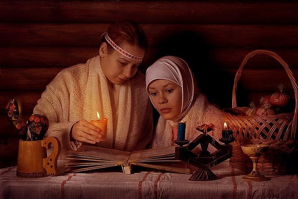 Несмотря на то, что Крещение - церковный праздник, он всегда сопровождался традициями, не связанными с каноном