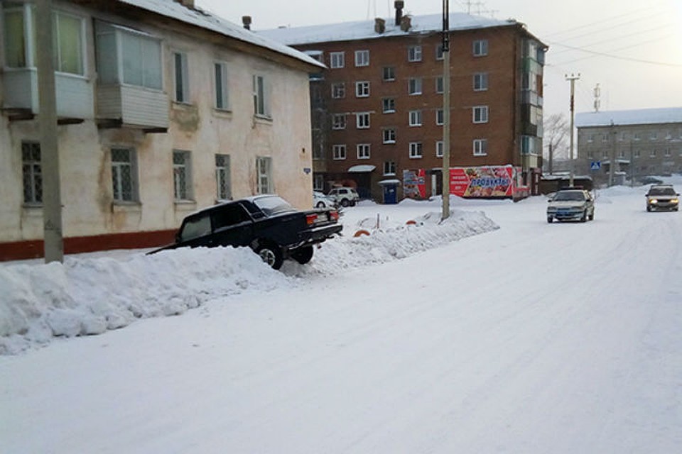 В Тайшете автомобилист сбил пенсионерку и исчез В Тайшете автомобилист сбил пенсионерку и исчез