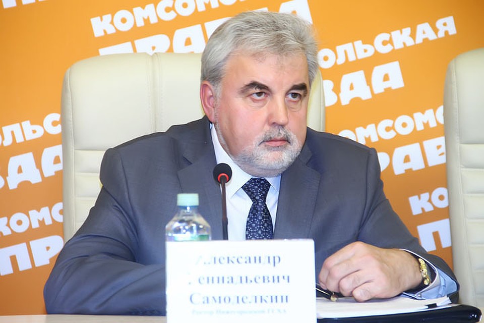 Ректора НГСХА Александра Самоделкина наградили золотой медалью Минсельхоза РФ.
