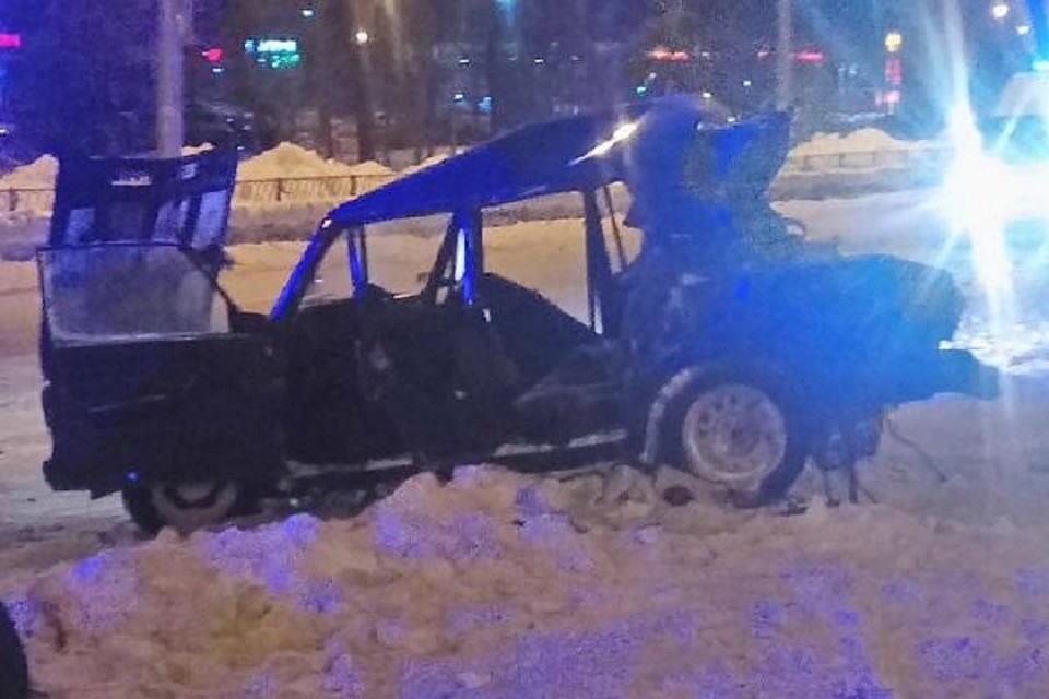 Отечественное авто после тарана пьяного лихача превратилась в груду металла.