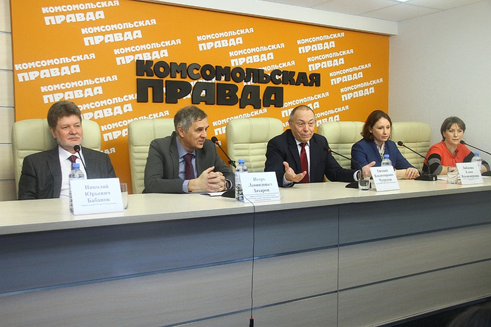В пресс-центре «Комсомольской правды» в Нижнем Новгороде»слева направо: Николай Бабанов, Игорь Захаров, Евгений Чупрунов, Елена Дабахова, Екатерина Рунова.