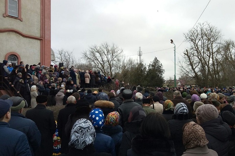На панихиду пришло множество людей. Фото: vk.com/real_dag