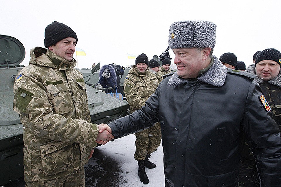 Порошенко передал всю власть в районе боевых действий в руки армии