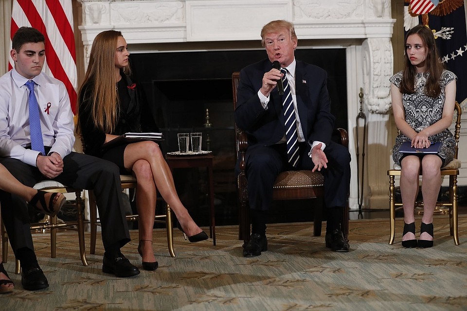 Президент США Дональд Трамп на встрече с детьми и педагогами в Белом доме