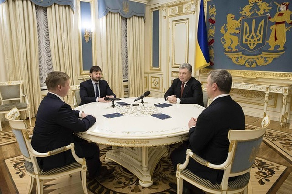 Президент Украины Петр Порошенко на совещании с представителями «Нафтогаза» обсуждает решение Стокгольмского арбитража в споре с «Газпромом»
