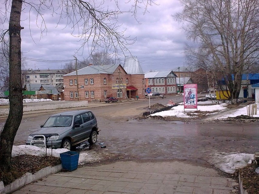 Женщина упала с крутой лесницы