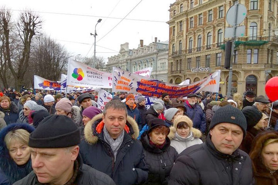 В Риге состоялась прошла масштабная акция против школьной реформы. Фото: с сайта mixnews.lv