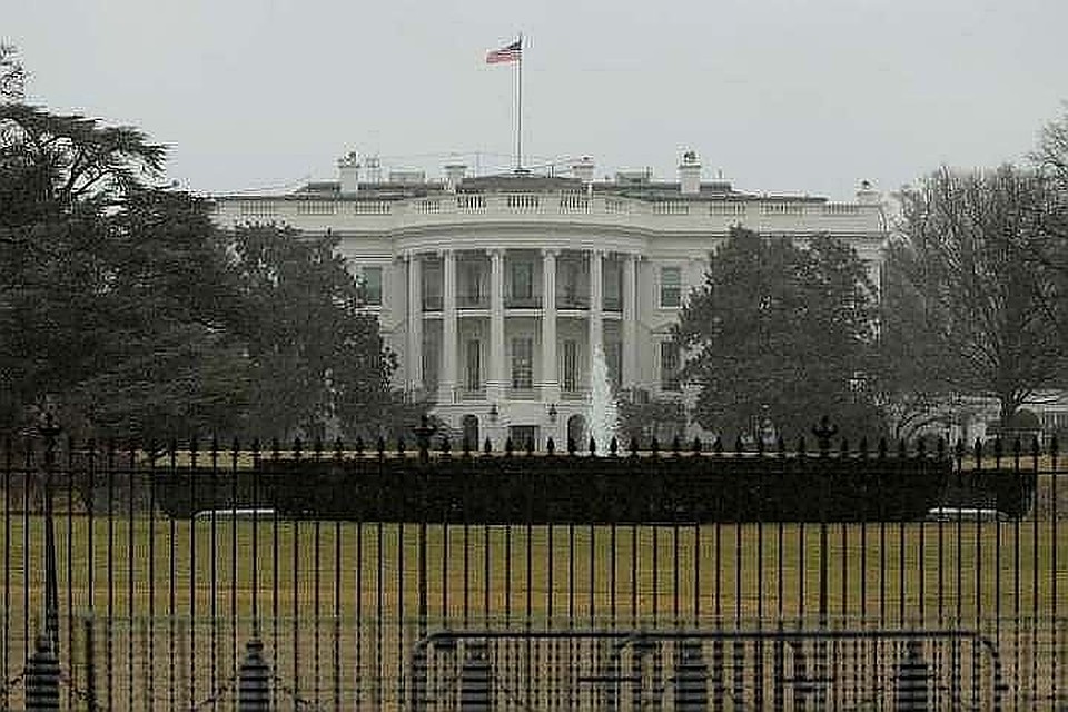СМИ: Личный помощник Трампа мог быть уволен из-за подозрений в финансовых преступлениях