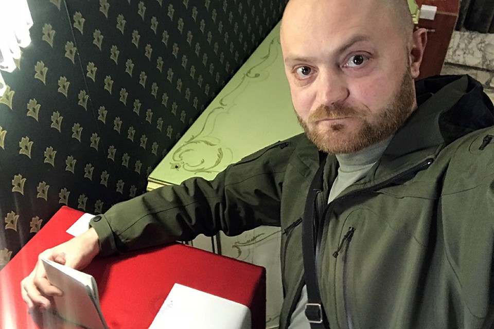 Александр Коц досрочно проголосовал на выборах президента на избирательном участке в посольстве России в Сирии в Дамаске