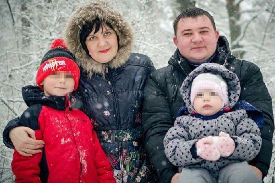 Увы, родители мальчика и его сестренка не успели выбраться из торгового центра, погибли