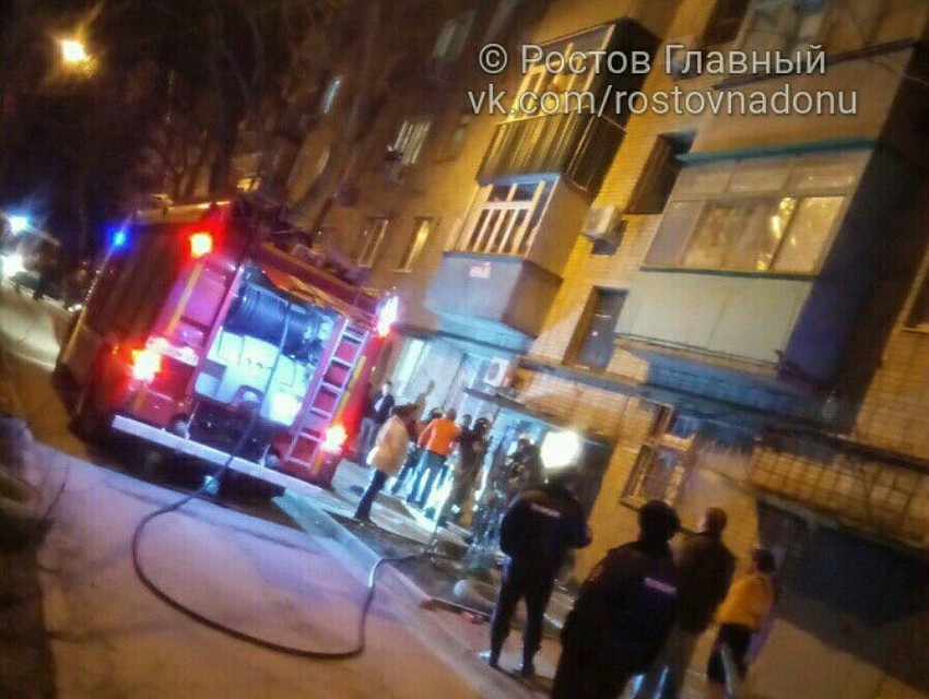 В воскресенье,1 апреля, поздно вечером на Содружества горела квартира. Фото: ВК "Ростов Главный - новости Ростова-на-Дону".