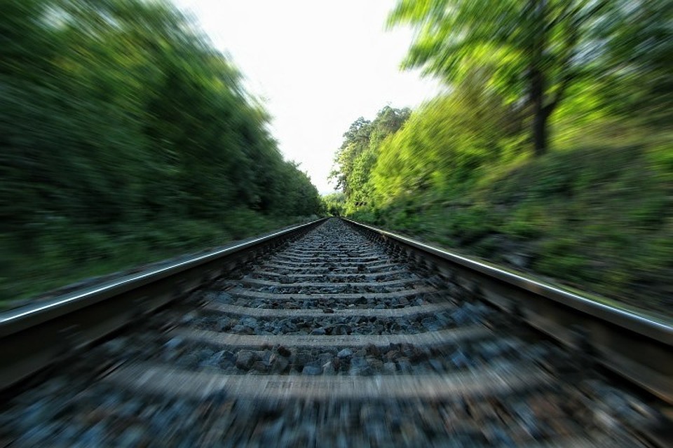 Фото с сайта pixabay.com Под Гомелем парень лег на рельсы перед поездом