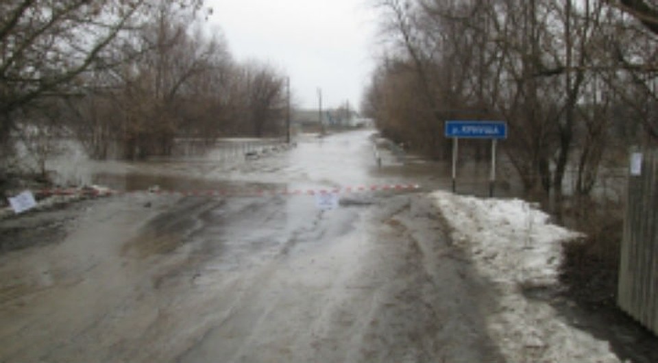 Так затопило мост в Петропавловке.