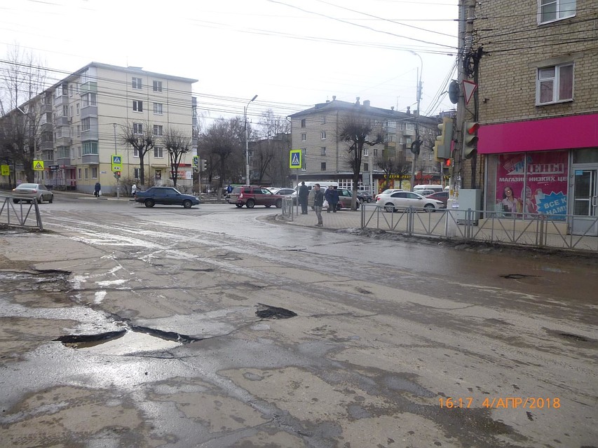 ДТП случилось на перекрестке улиц Дзержинского и Ленинского Комсомола.