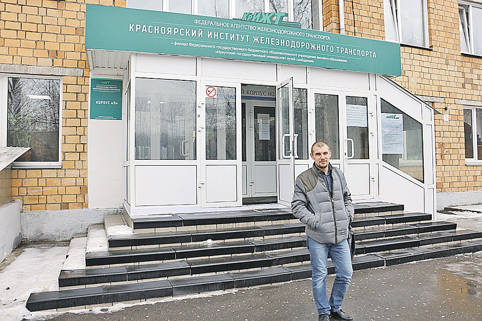 Александр Срыбных после тяжелой травмы на заводе проходит переобучение, получая экономическое образование. Фото предоставлено Красноярским региональным отделением ФСС