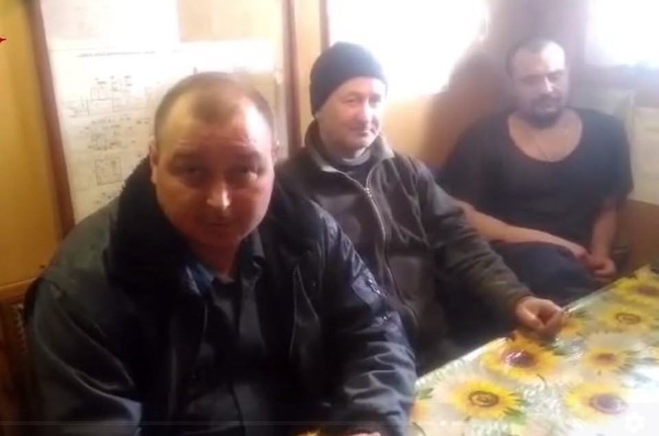 Члены экипажа держатся мужественно и надеются вернуться домой