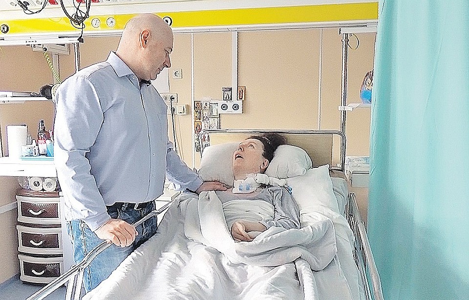 2018 год. Кирилл Спицын годами приходит в палату к супруге. Но поговорить с ней невозможно...