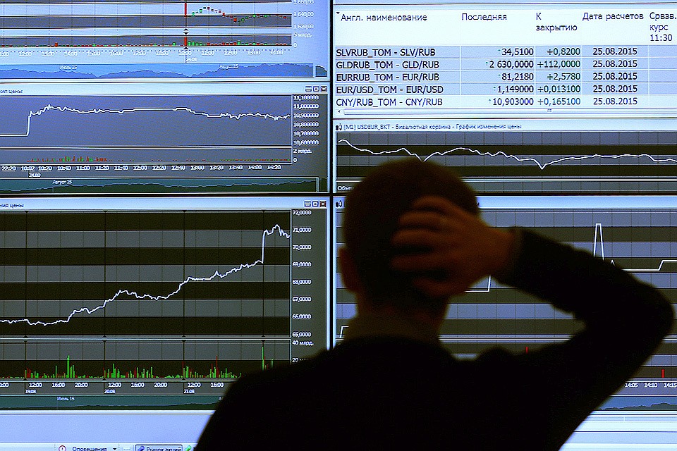 Новый виток американских санкций обрушил российский рынок и курс национальной валюты. ФОТО Сергей Фадеичев/ТАСС