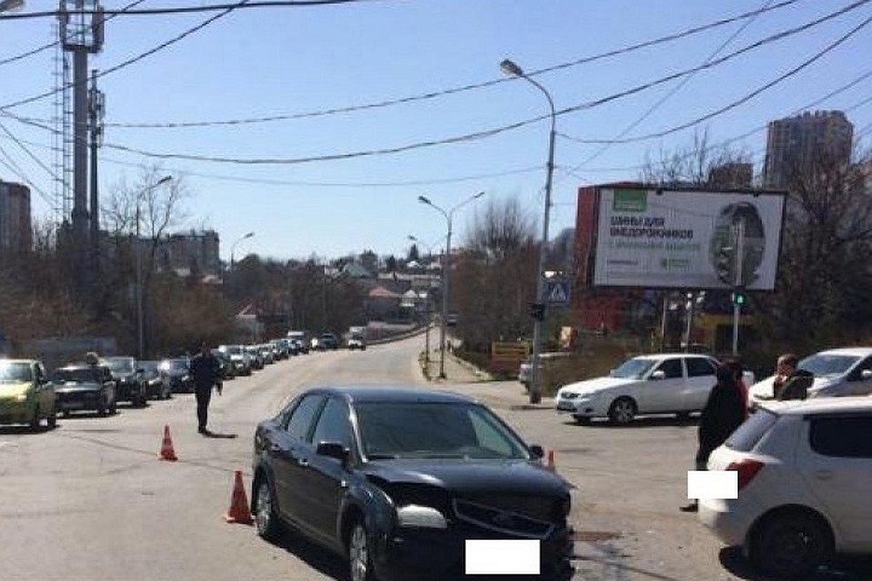Автомобили не смогли разъехаться на перекрёстке. Фото: УГИБДД по Ставропольскому краю