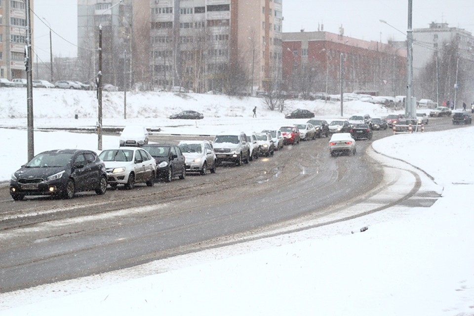 Внезапно выпавший в апреле снег привел к пробкам и ДТП в Нижнем Новгороде